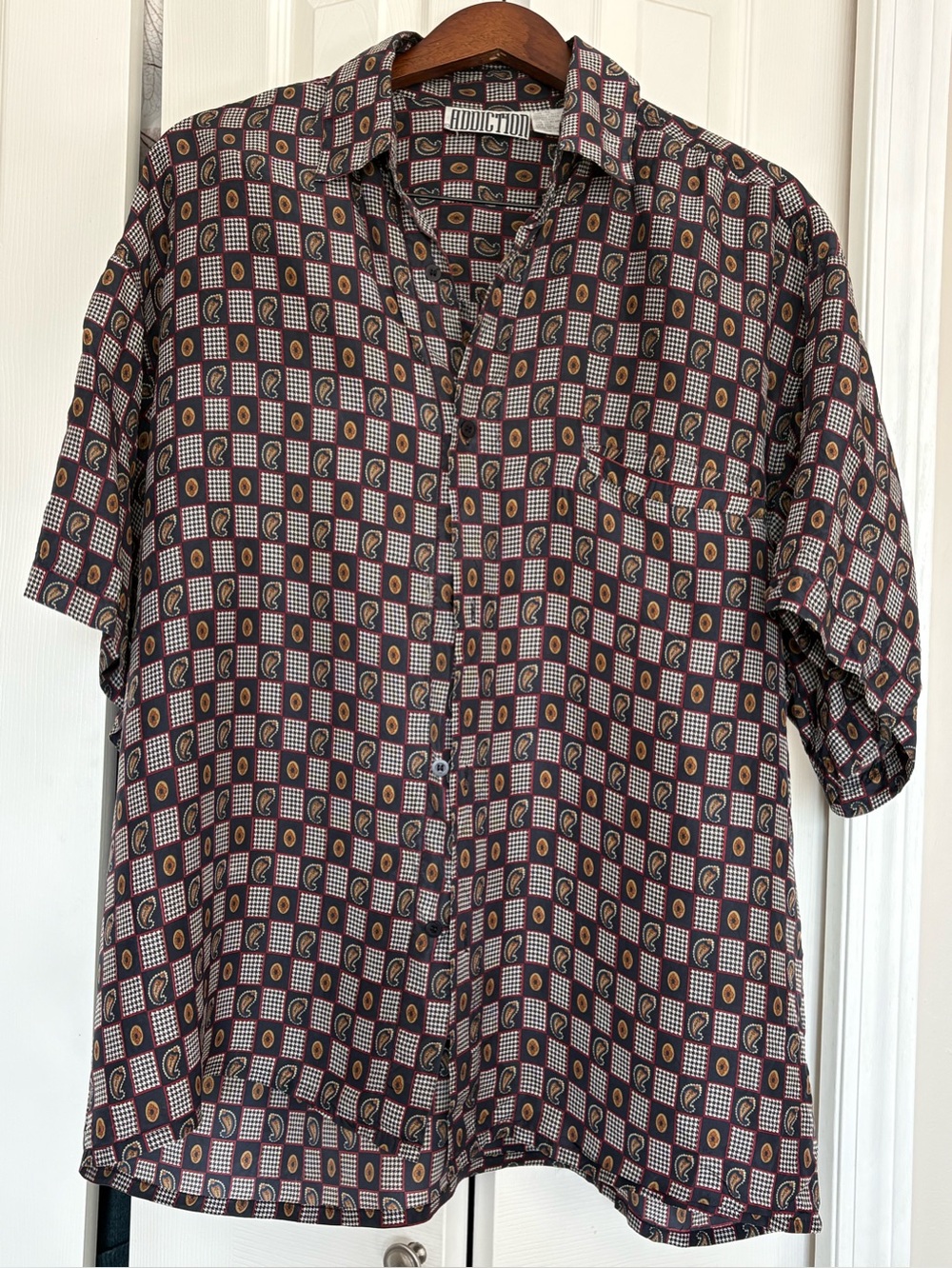VTG 90s Addiction 100% Silk Geometric Paisley Short Sleeve Button Up Shirt L